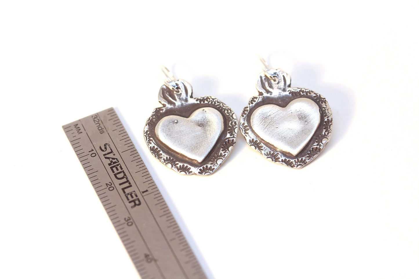 Sacred heart earrings (medium)